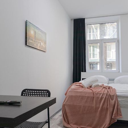 Affordable 5-Br Shared Apartment / Enkplatz U3 Getaway Vienna Esterno foto