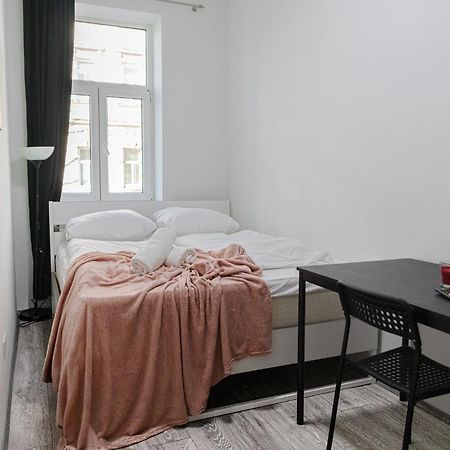 Affordable 5-Br Shared Apartment / Enkplatz U3 Getaway Vienna Esterno foto
