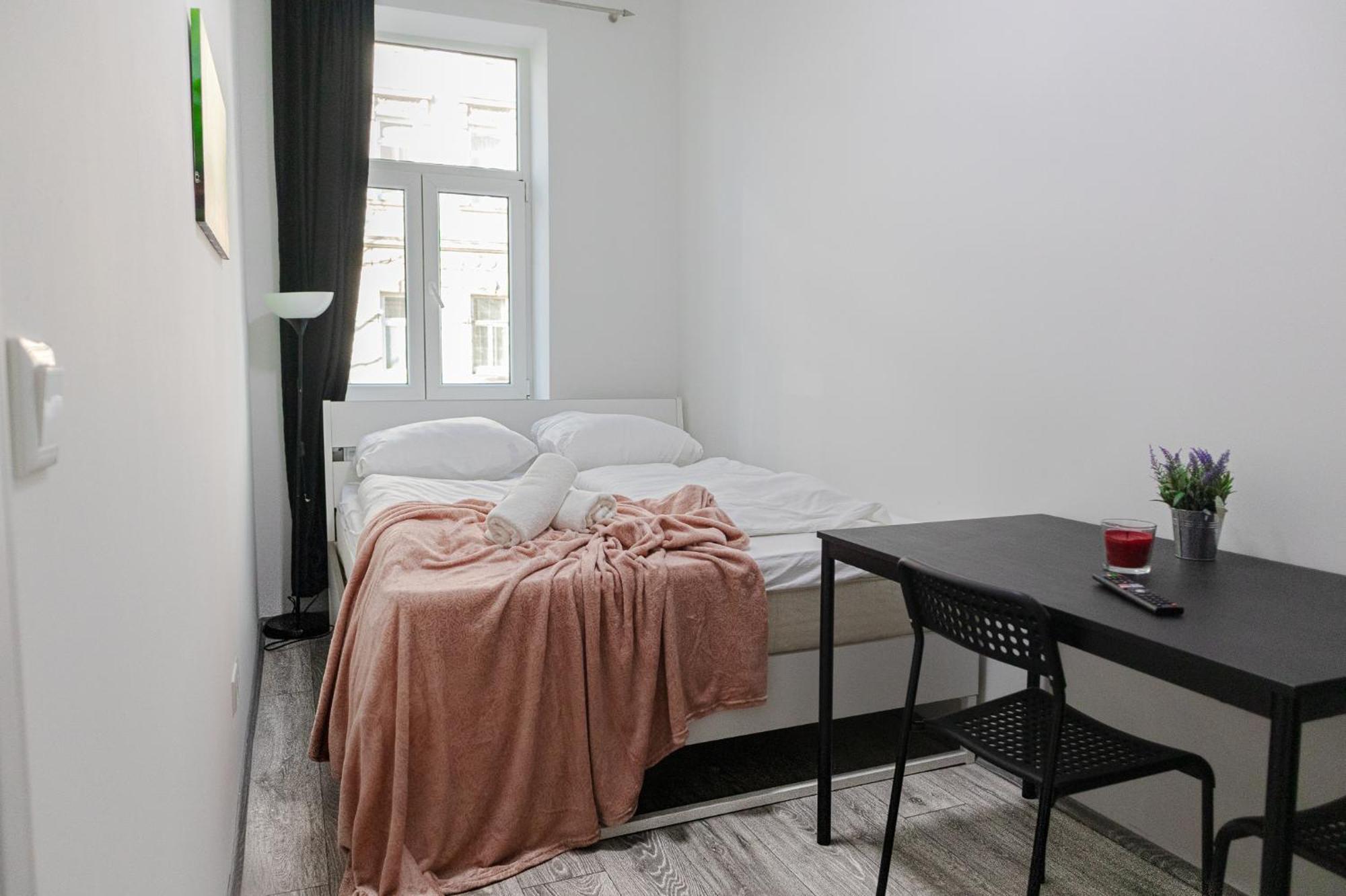Affordable 5-Br Shared Apartment / Enkplatz U3 Getaway Vienna Esterno foto