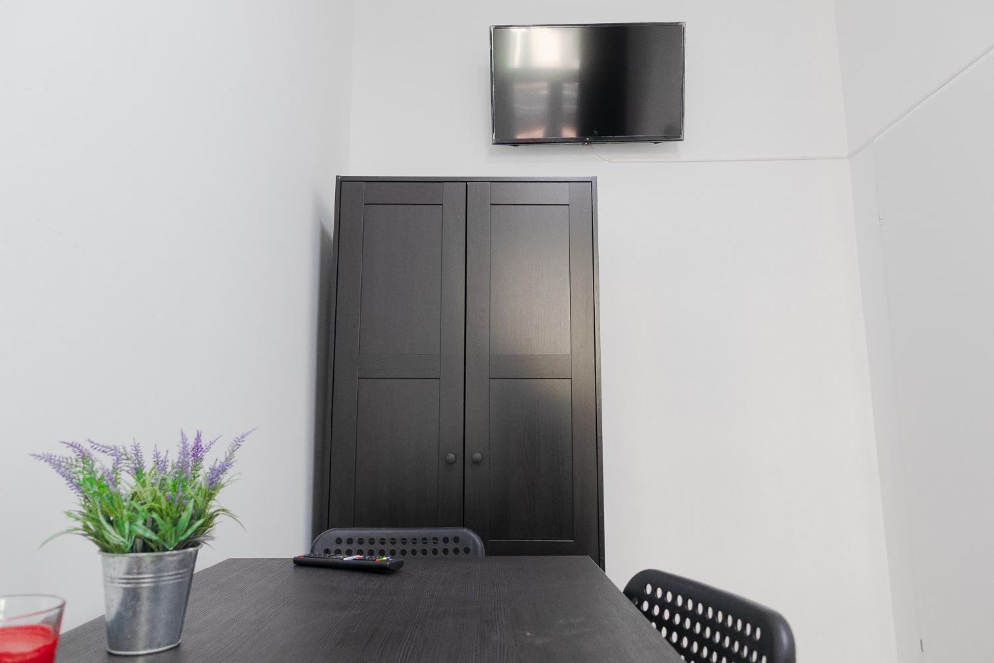 Affordable 5-Br Shared Apartment / Enkplatz U3 Getaway Vienna Esterno foto