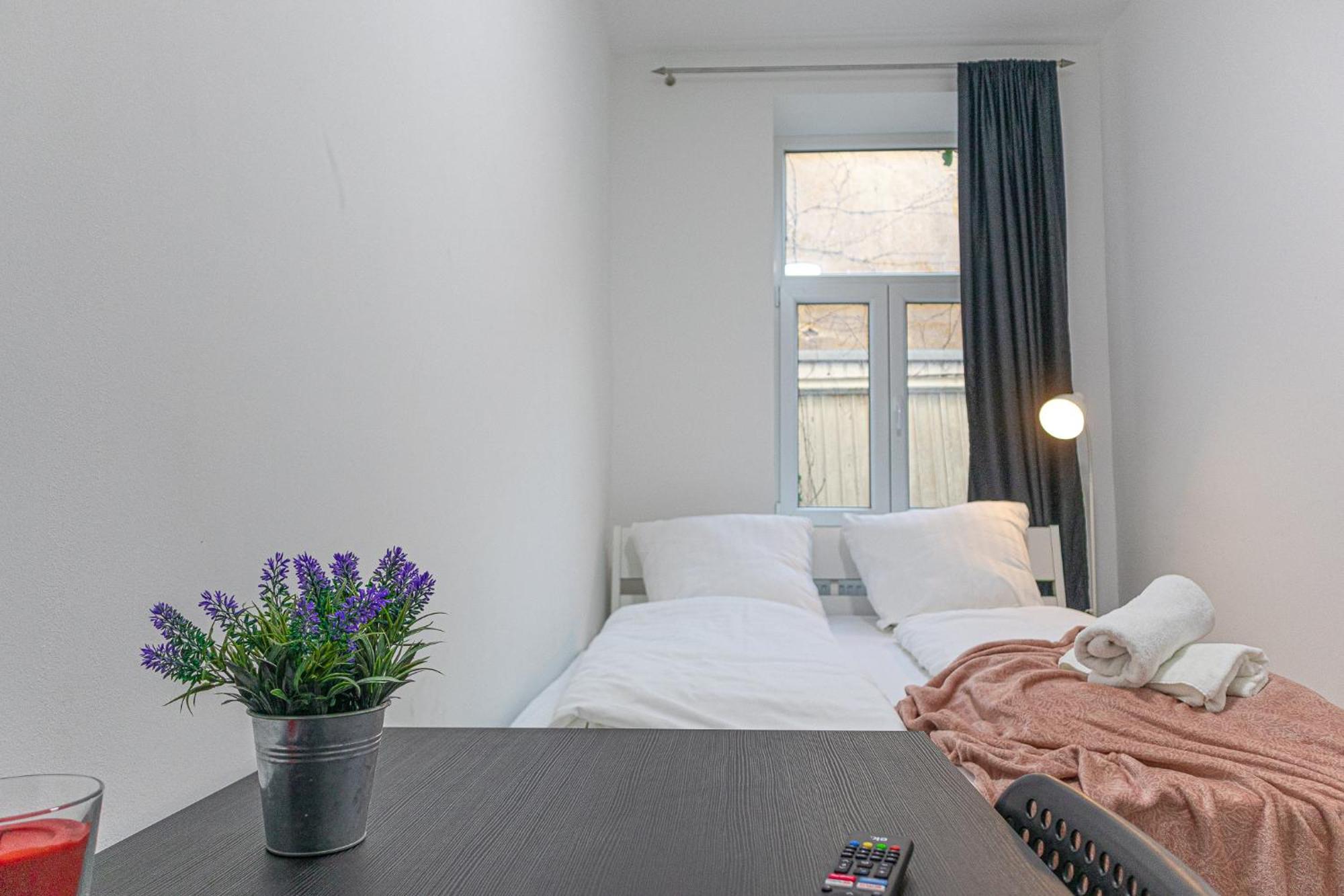 Affordable 5-Br Shared Apartment / Enkplatz U3 Getaway Vienna Esterno foto